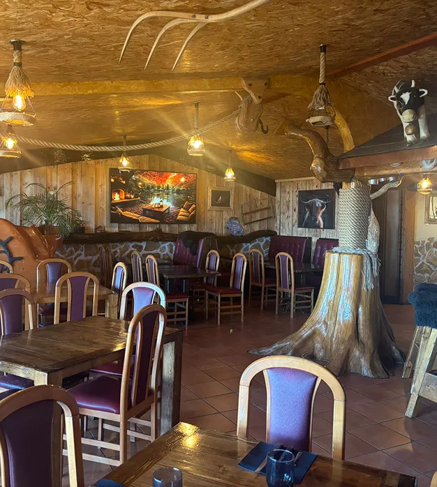 Intérieur du restaurant de l'auberge